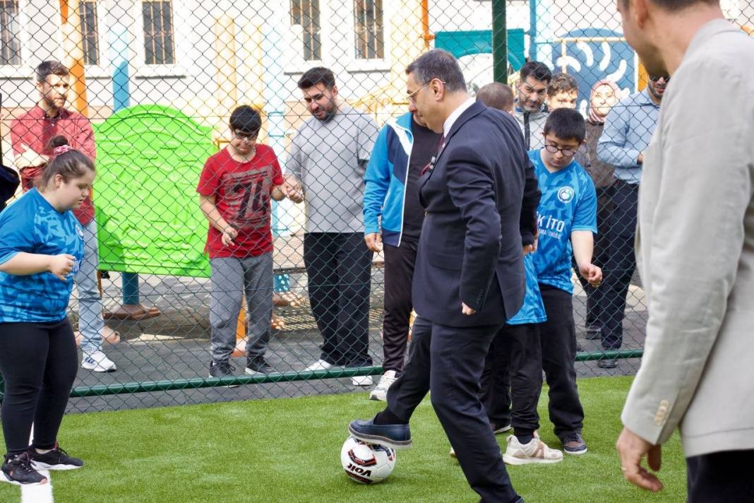 Milletvekili Serkan Bayram’dan Özel Öğrencilere Anlamlı Destek: Buğday Tanesi Halı Sahası Açıldı 9